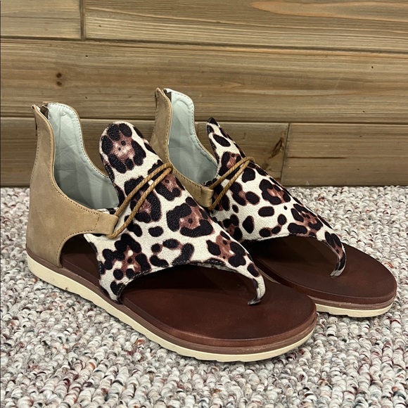 Shoes - Leopard Print Rear Zip Sandals